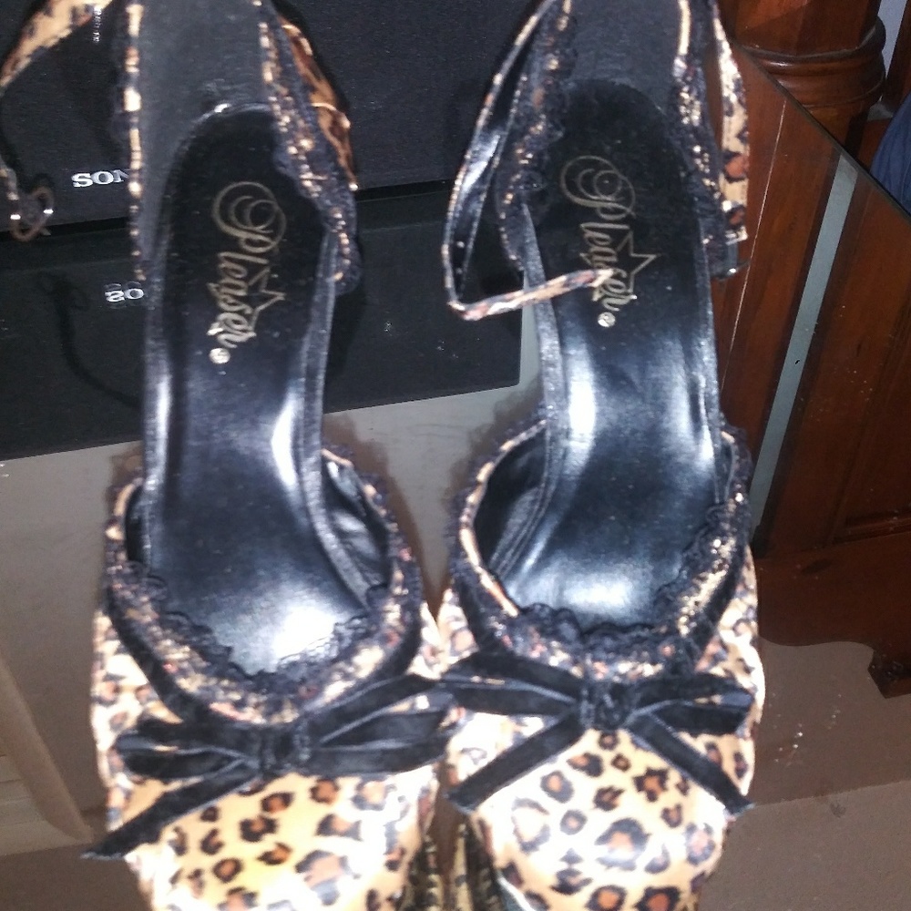 Shoes - Picture 6 of 6